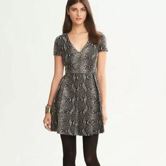 Banana Republic Heritage Metallic Snake Print A Line V Neck Mini Dress‎ Women 2 - Picture 1 of 13